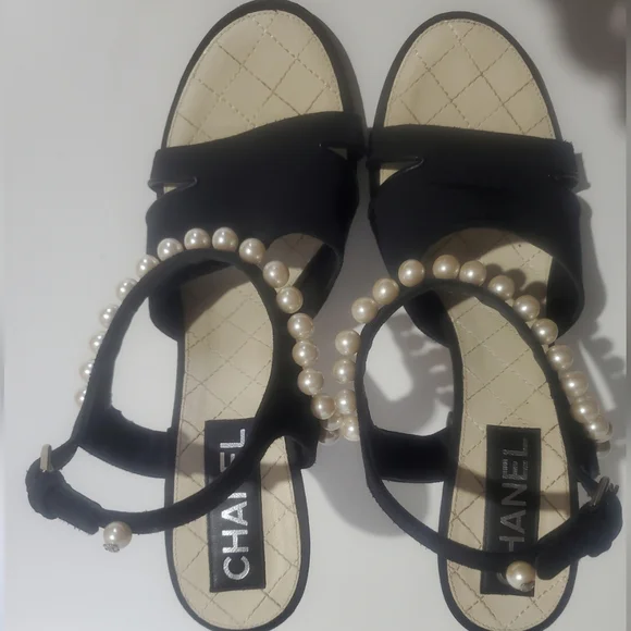 CHANEL Black Sandals Elegant Design - Picture 7 of 7
